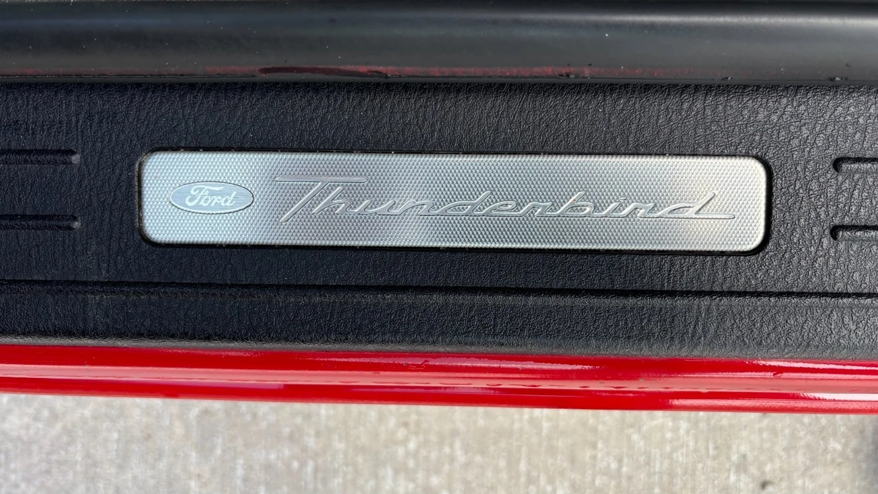 2005 Ford Thunderbird 11th Gen - Image 22 of 26