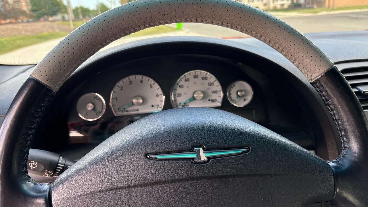 2005 Ford Thunderbird 11th Gen - Image 13 of 26