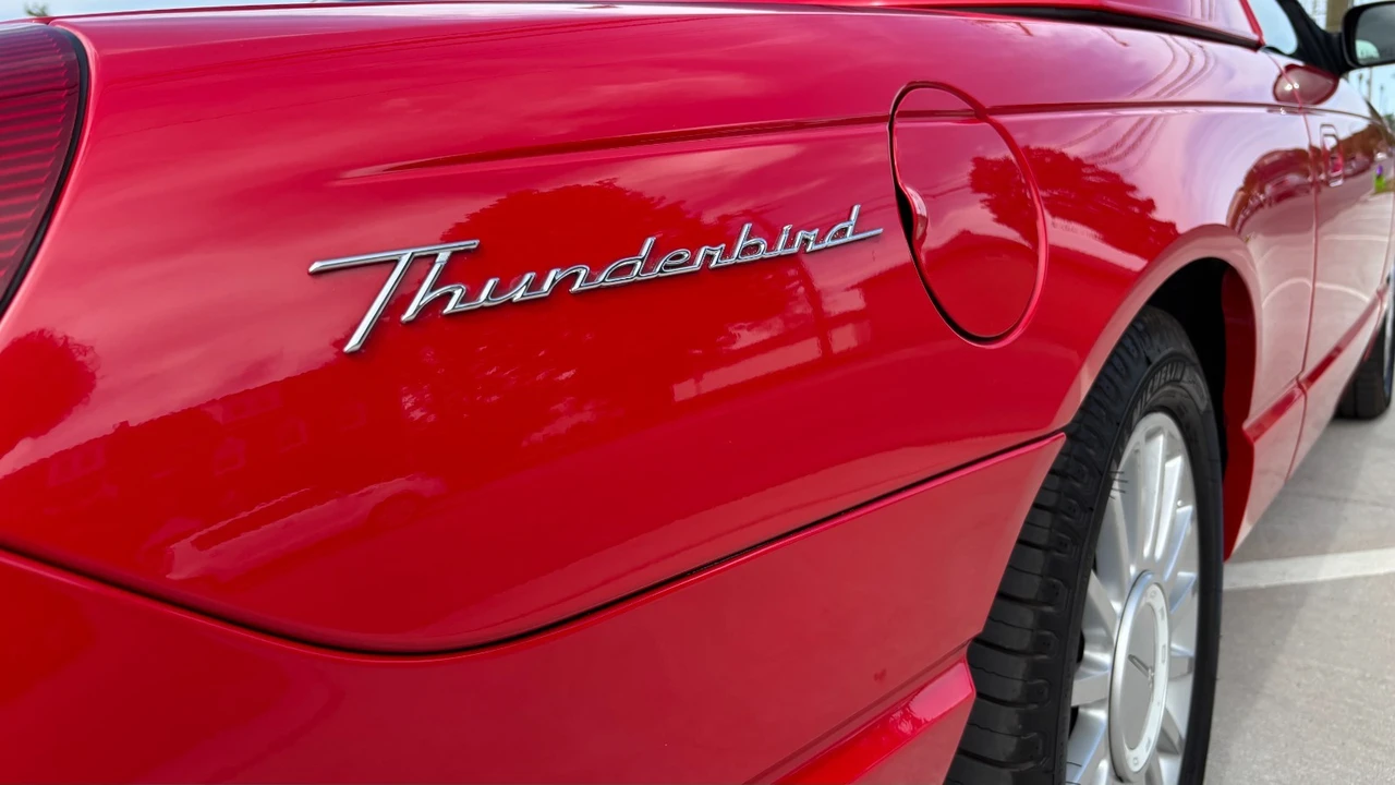 2005 Ford Thunderbird 11th Gen - Image 19 of 26