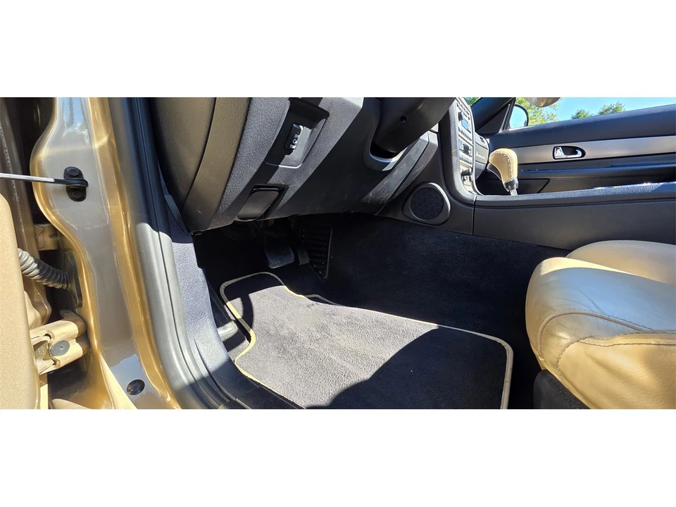 2005 Ford Thunderbird 11th Gen - Image 22 of 31