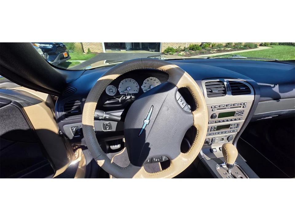 2005 Ford Thunderbird 11th Gen - Image 24 of 31