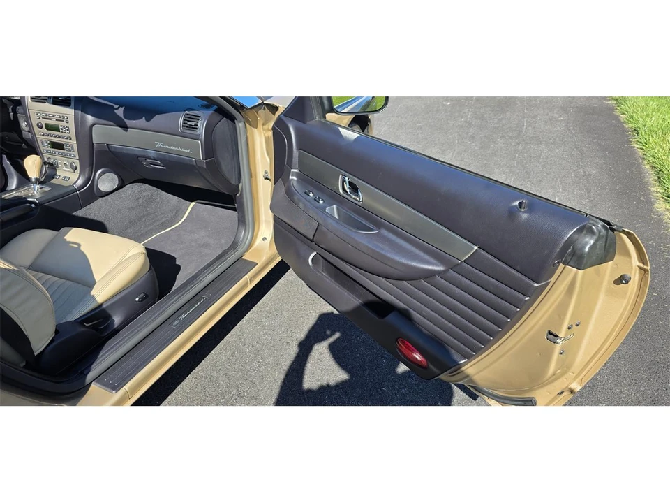 2005 Ford Thunderbird 11th Gen - Image 26 of 31