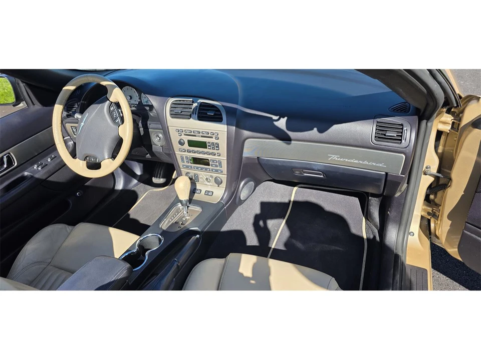 2005 Ford Thunderbird 11th Gen - Image 27 of 31