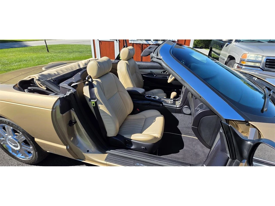 2005 Ford Thunderbird 11th Gen - Image 28 of 31