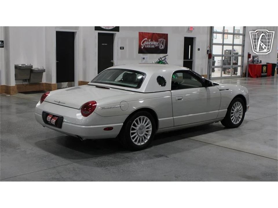 2005 Ford Thunderbird 11th Gen - Image 16 of 31