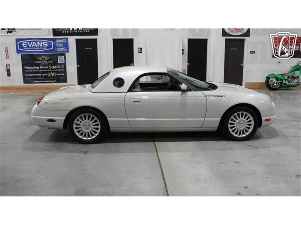 2005 Ford Thunderbird 11th Gen - Image 17 of 31