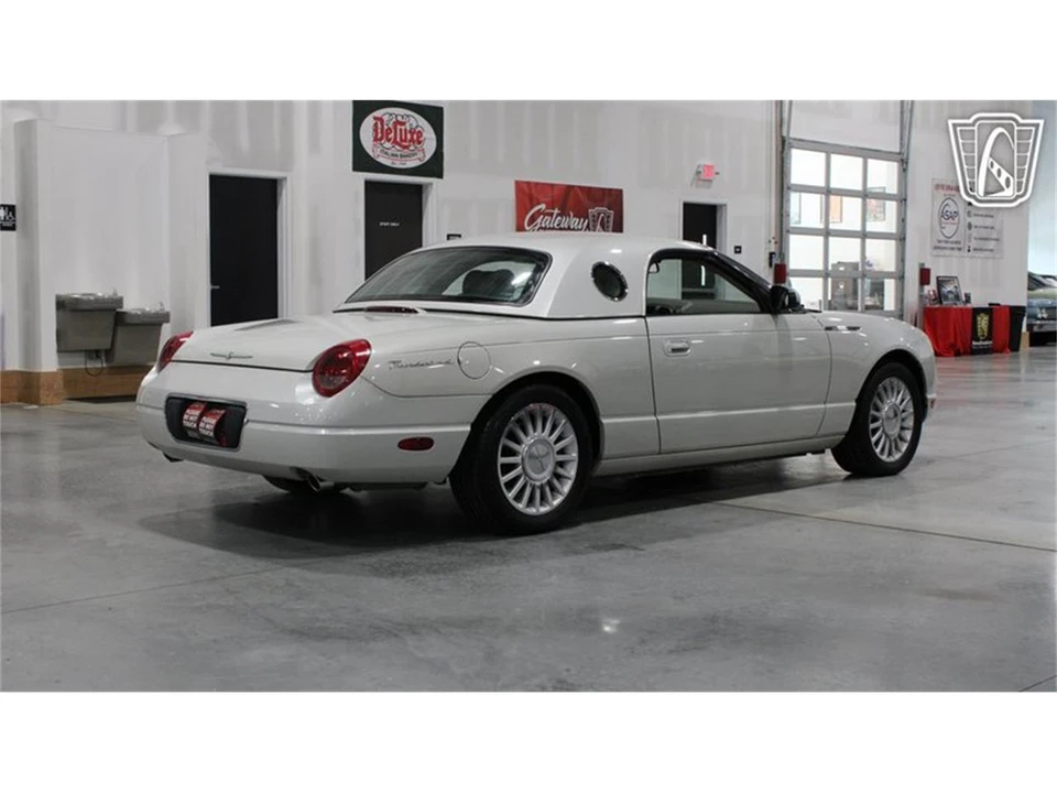 2005 Ford Thunderbird 11th Gen - Image 28 of 31