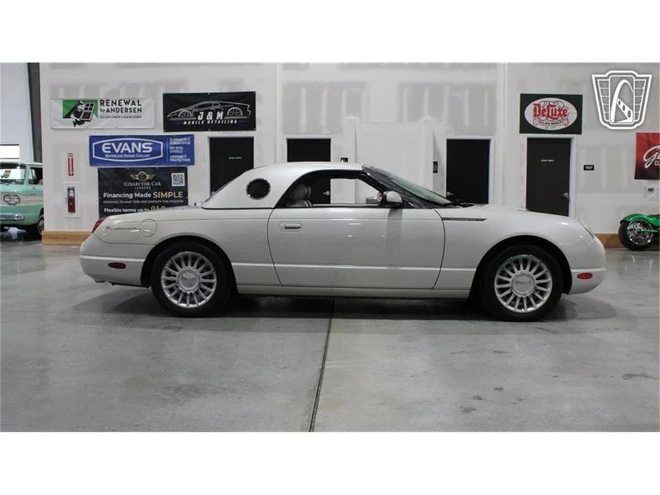 2005 Ford Thunderbird 11th Gen - Image 29 of 31