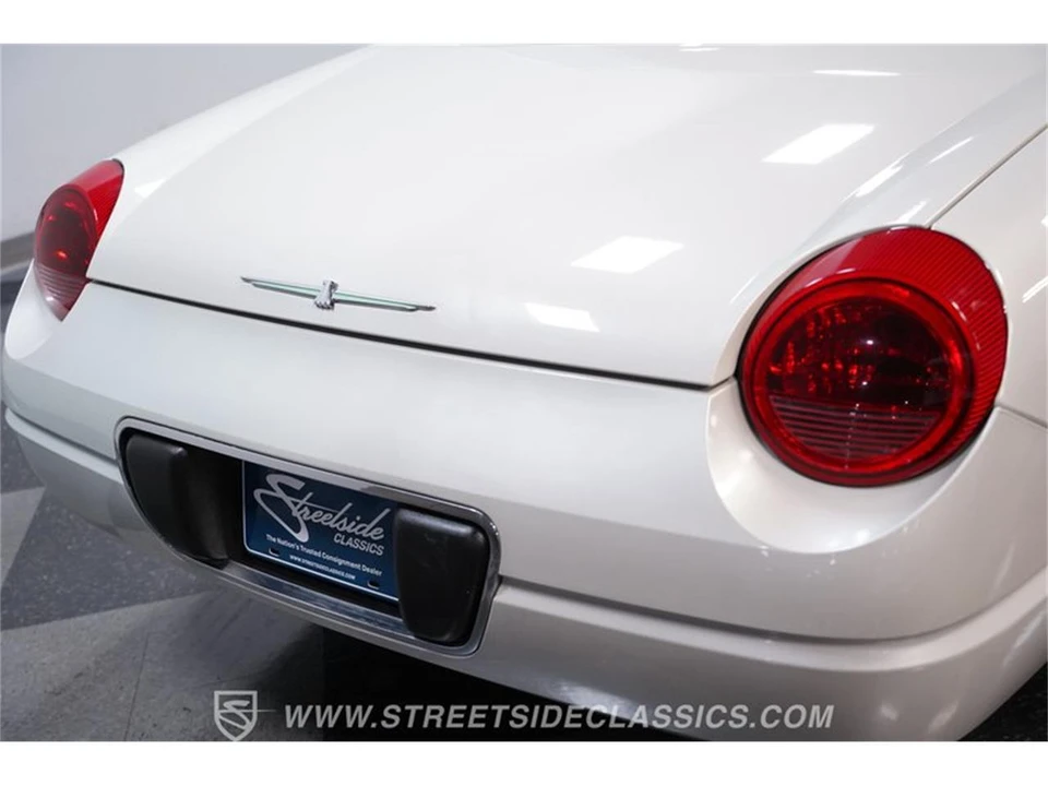 2005 Ford Thunderbird 11th Gen - Image 22 of 31