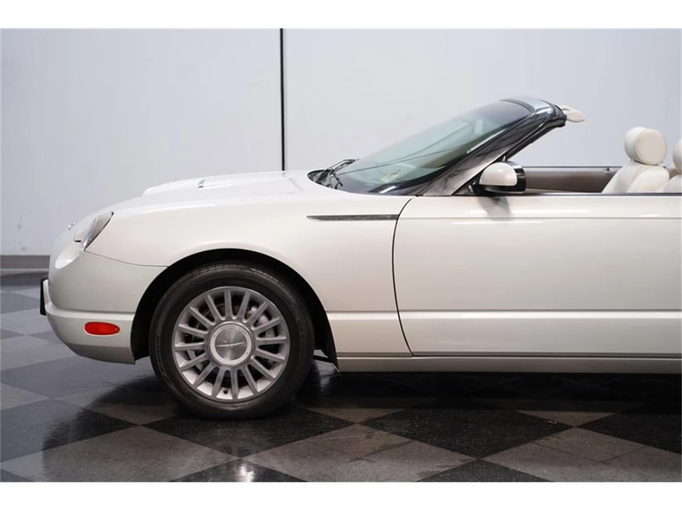 2005 Ford Thunderbird 11th Gen - Image 20 of 31