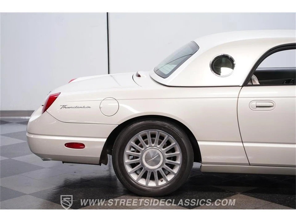 2005 Ford Thunderbird 11th Gen - Image 24 of 31