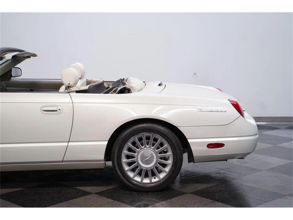 2005 Ford Thunderbird 11th Gen - Image 21 of 31