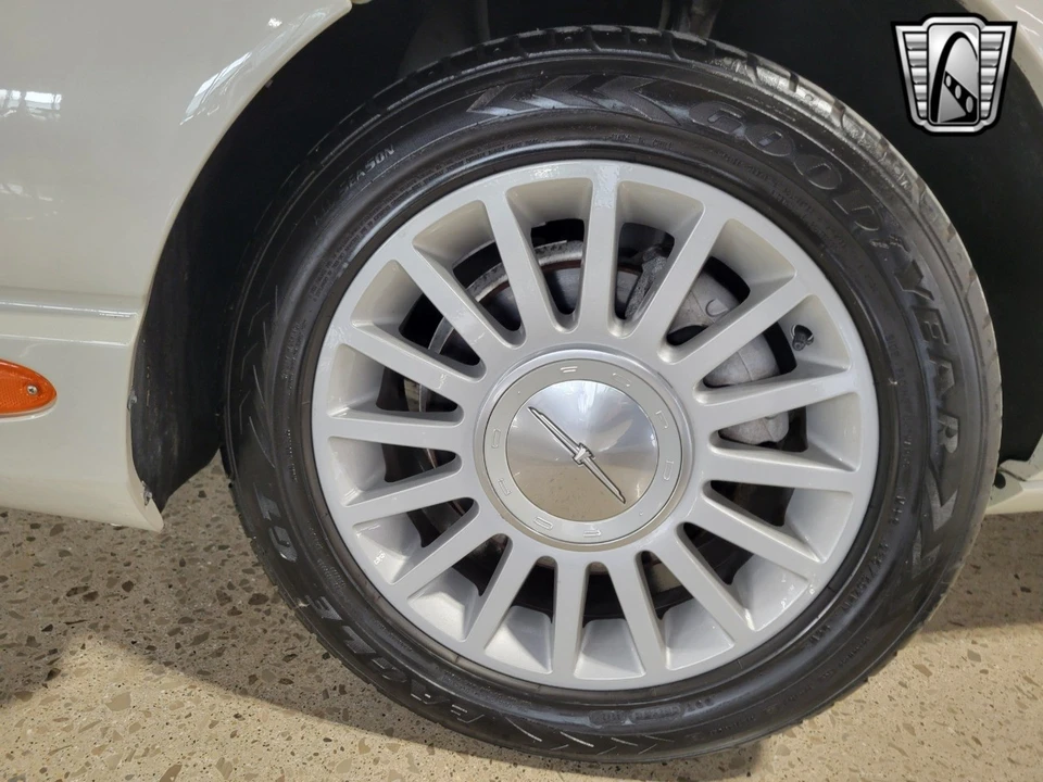 2005 Ford Thunderbird 11th Gen - Image 10 of 12