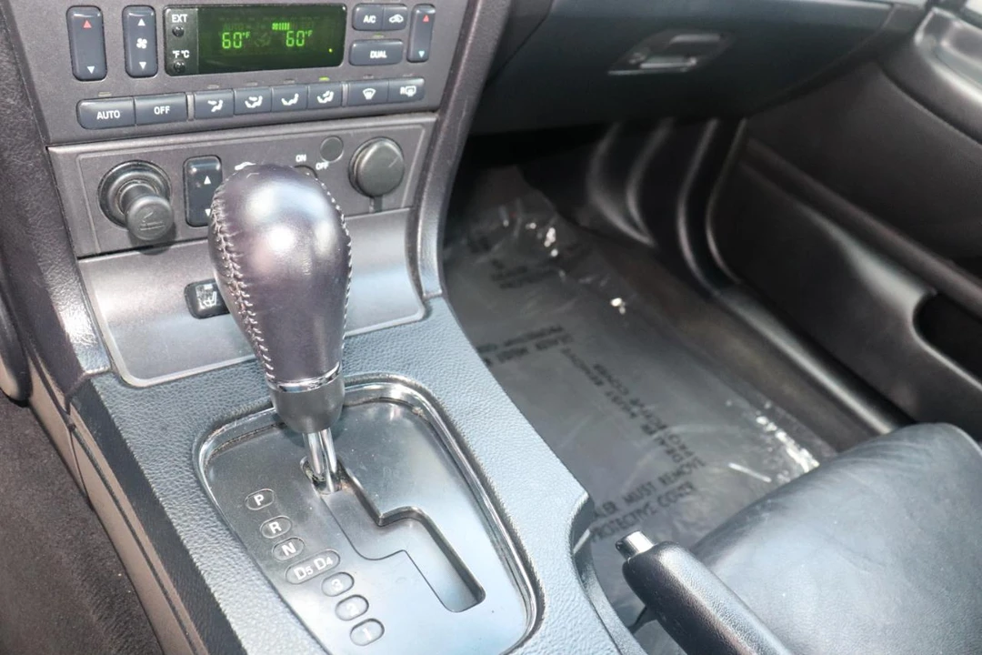 2005 Ford Thunderbird 11th Gen - Image 11 of 17