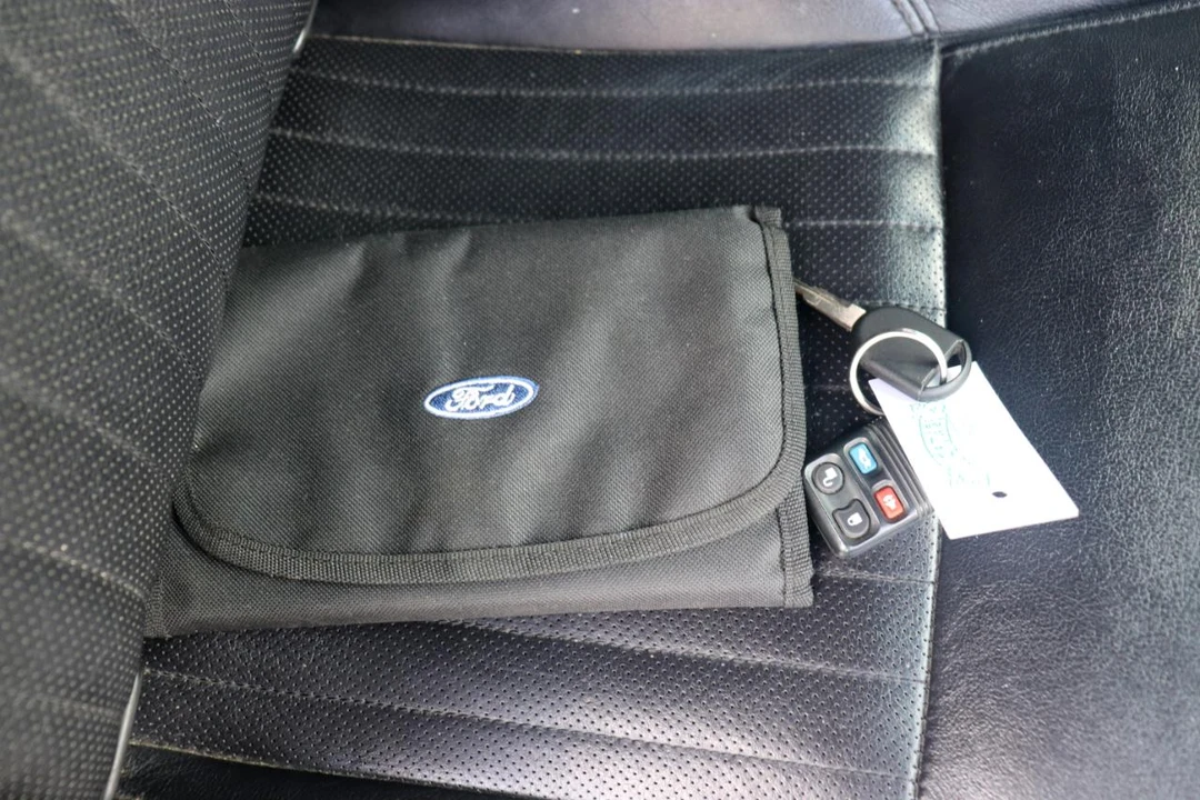 2005 Ford Thunderbird 11th Gen - Image 14 of 17