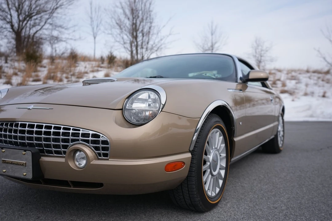 2005 Ford Thunderbird 11th Gen - Image 18 of 21