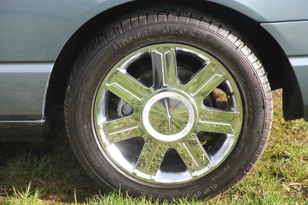 2005 Ford Thunderbird 11th Gen - Image 30 of 30