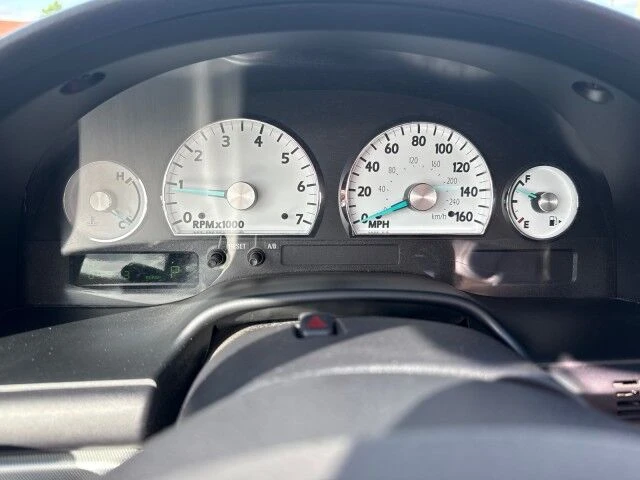 2005 Ford Thunderbird 11th Gen - Image 11 of 29