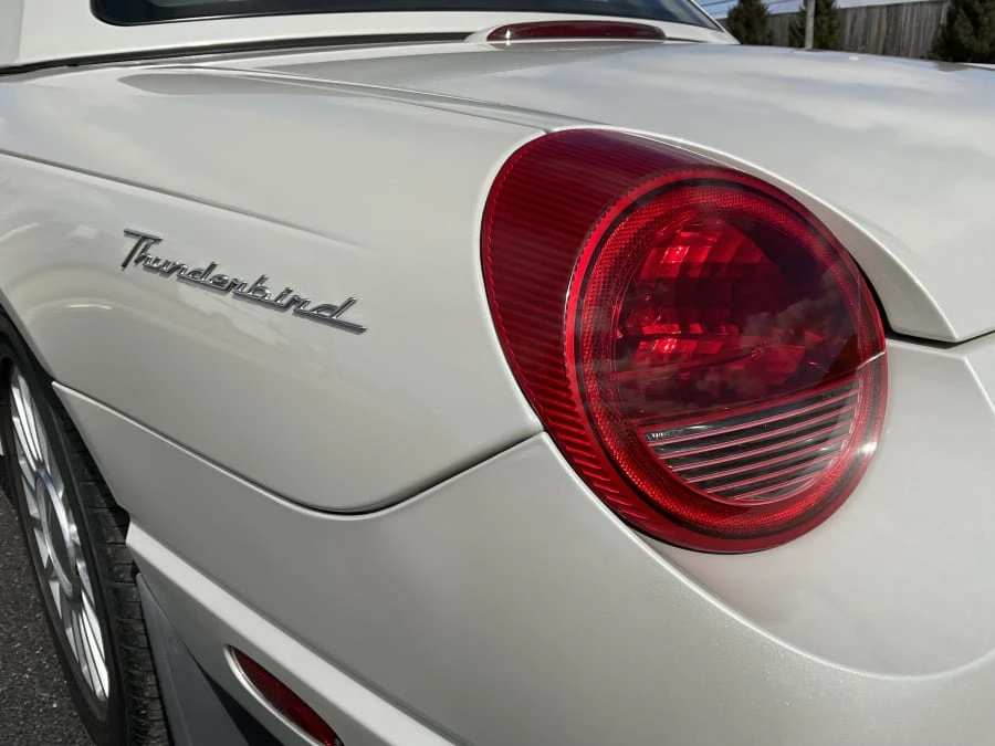 2005 Ford Thunderbird 11th Gen - Image 16 of 22