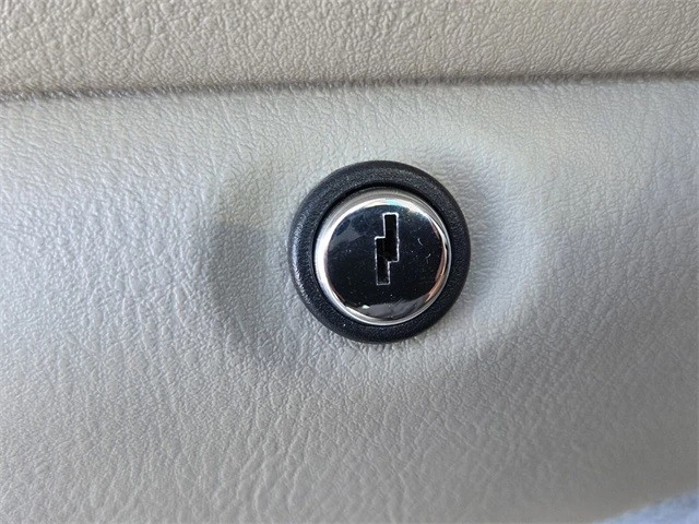 2005 Ford Thunderbird 11th Gen - Image 20 of 21