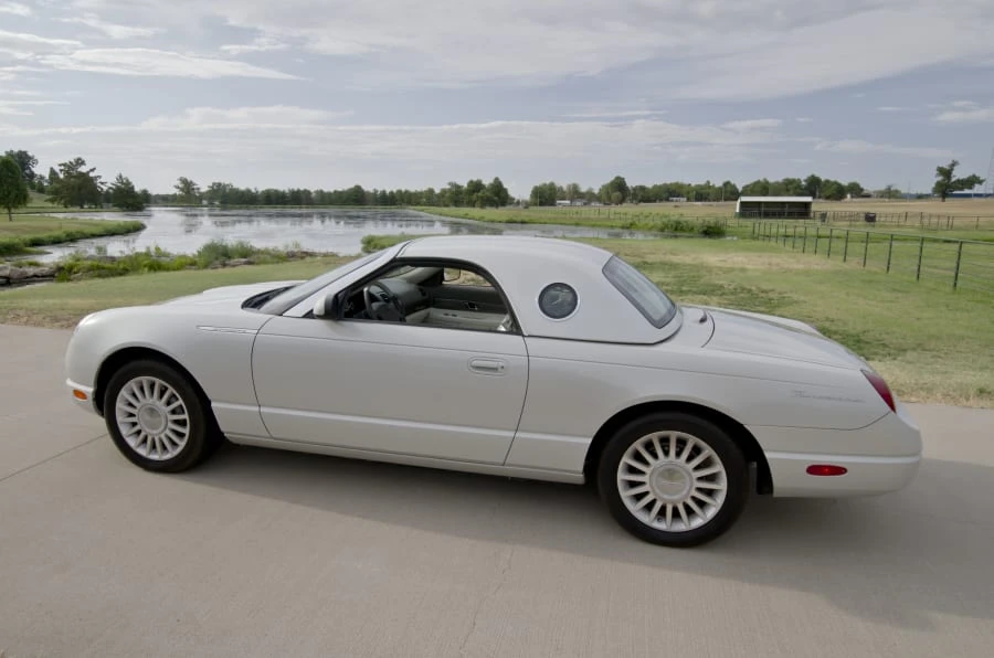 2005 Ford Thunderbird 11th Gen - Image 2 of 11