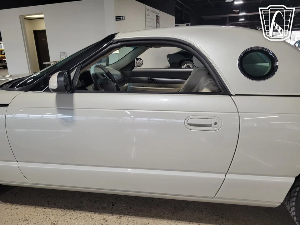 2005 Ford Thunderbird 11th Gen - Image 11 of 21