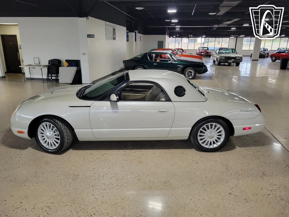 2005 Ford Thunderbird 11th Gen - Image 9 of 21