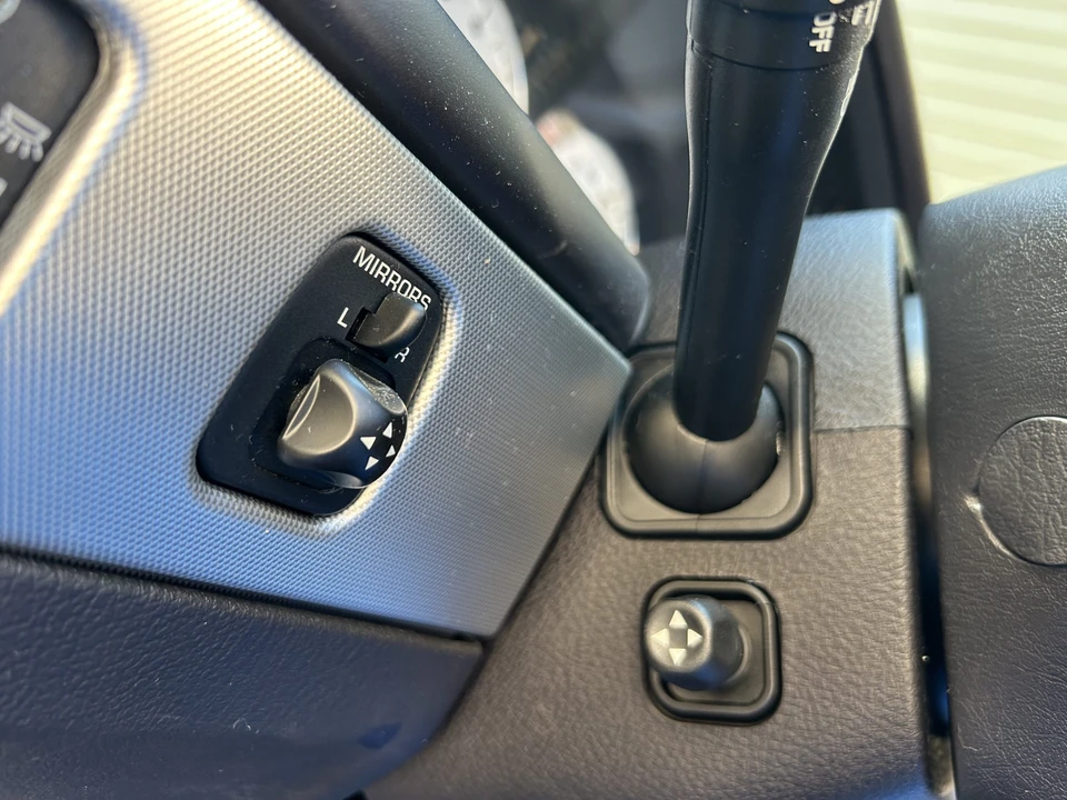 2005 Ford Thunderbird 11th Gen - Image 16 of 20