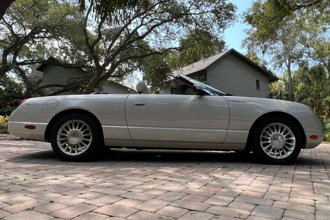 2005 Ford Thunderbird 11th Gen - Image 3 of 31