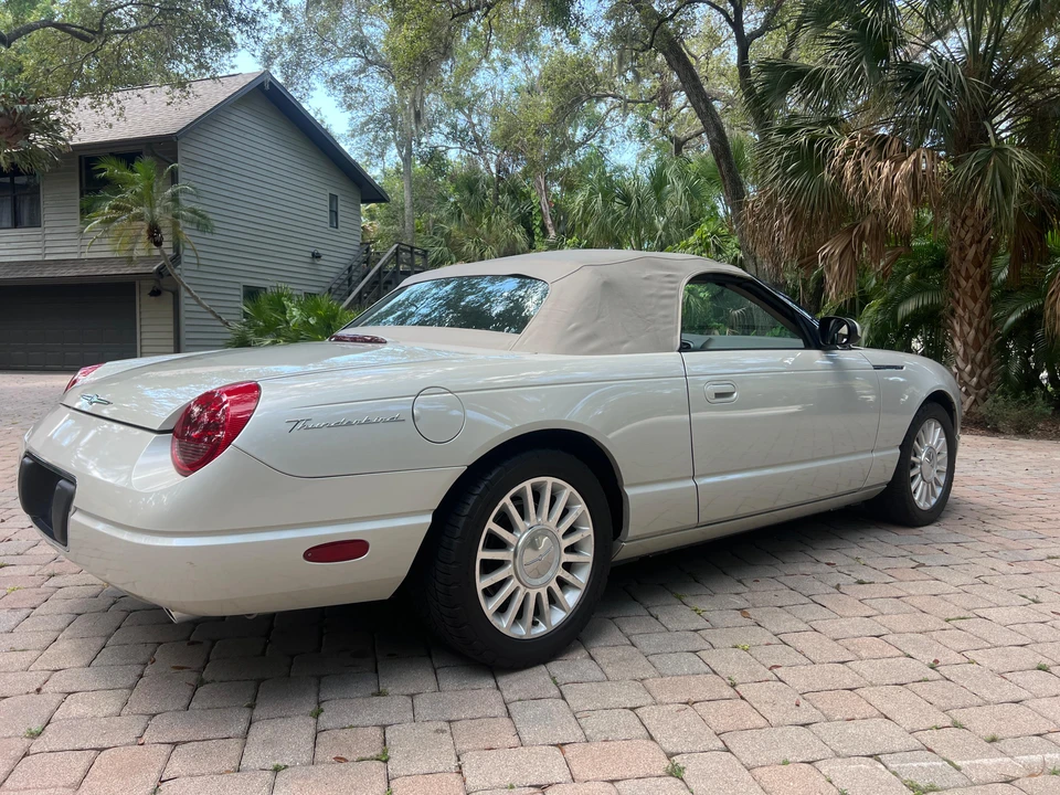 2005 Ford Thunderbird 11th Gen - Image 28 of 31