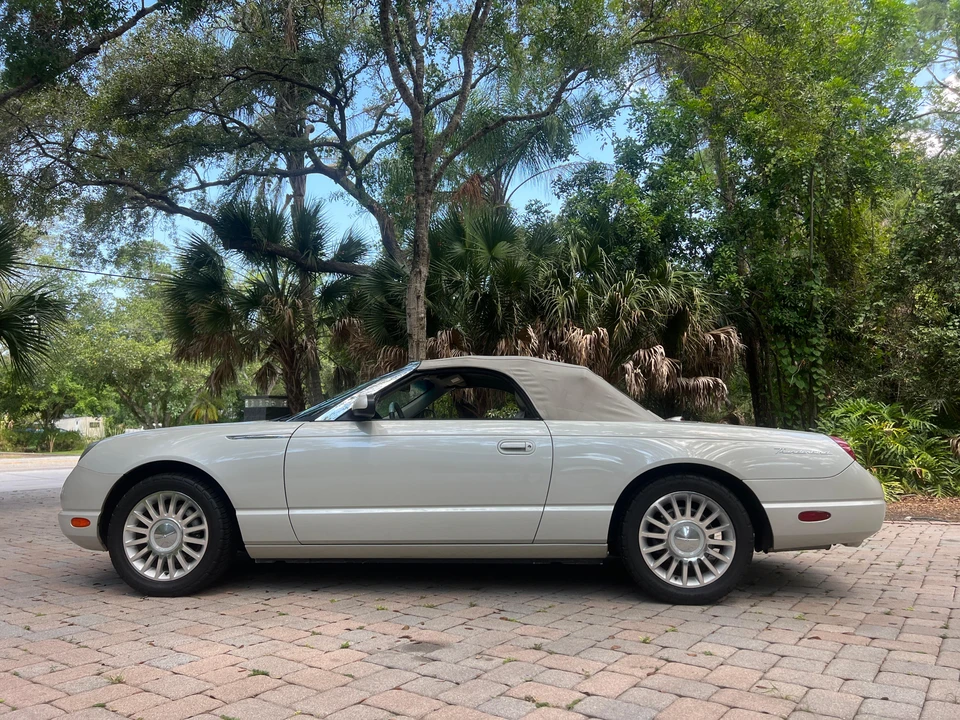 2005 Ford Thunderbird 11th Gen - Image 25 of 31