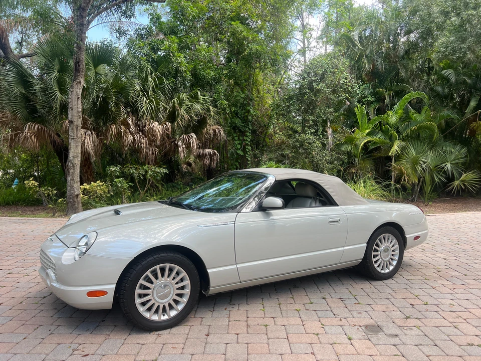 2005 Ford Thunderbird 11th Gen - Image 24 of 31