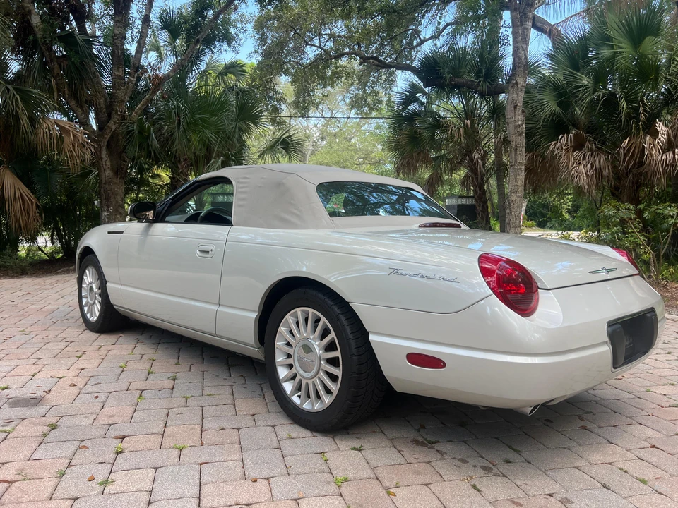 2005 Ford Thunderbird 11th Gen - Image 26 of 31