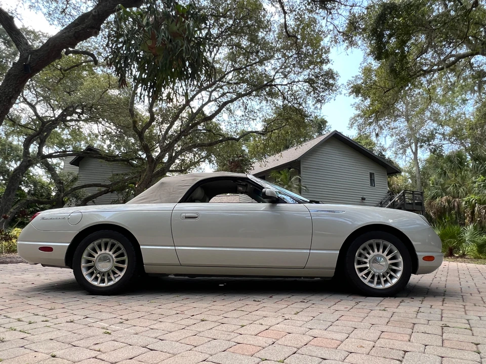 2005 Ford Thunderbird 11th Gen - Image 29 of 31