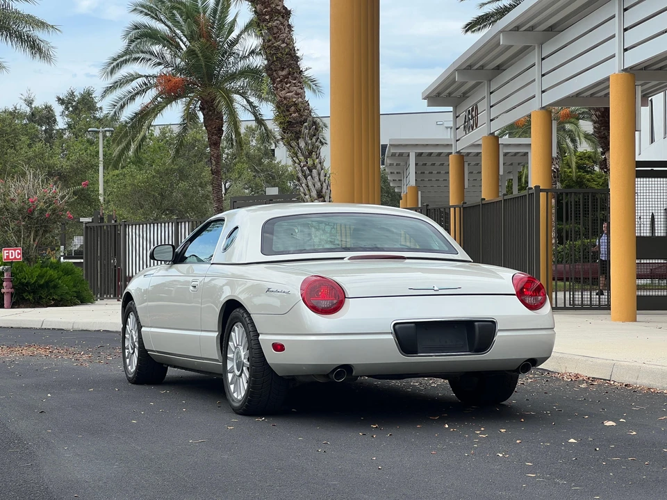 2005 Ford Thunderbird 11th Gen - Image 16 of 31