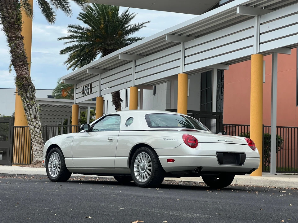 2005 Ford Thunderbird 11th Gen - Image 15 of 31