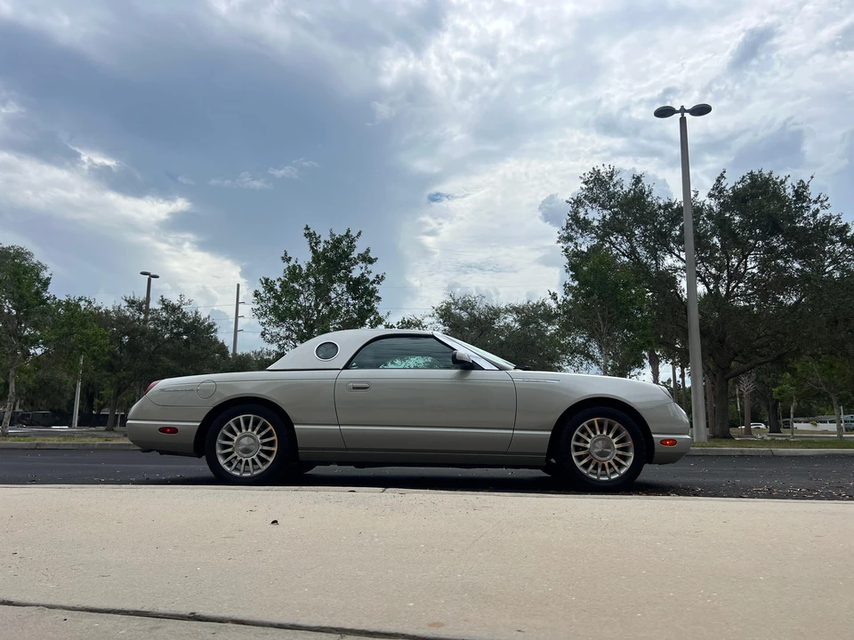2005 Ford Thunderbird 11th Gen - Image 19 of 31