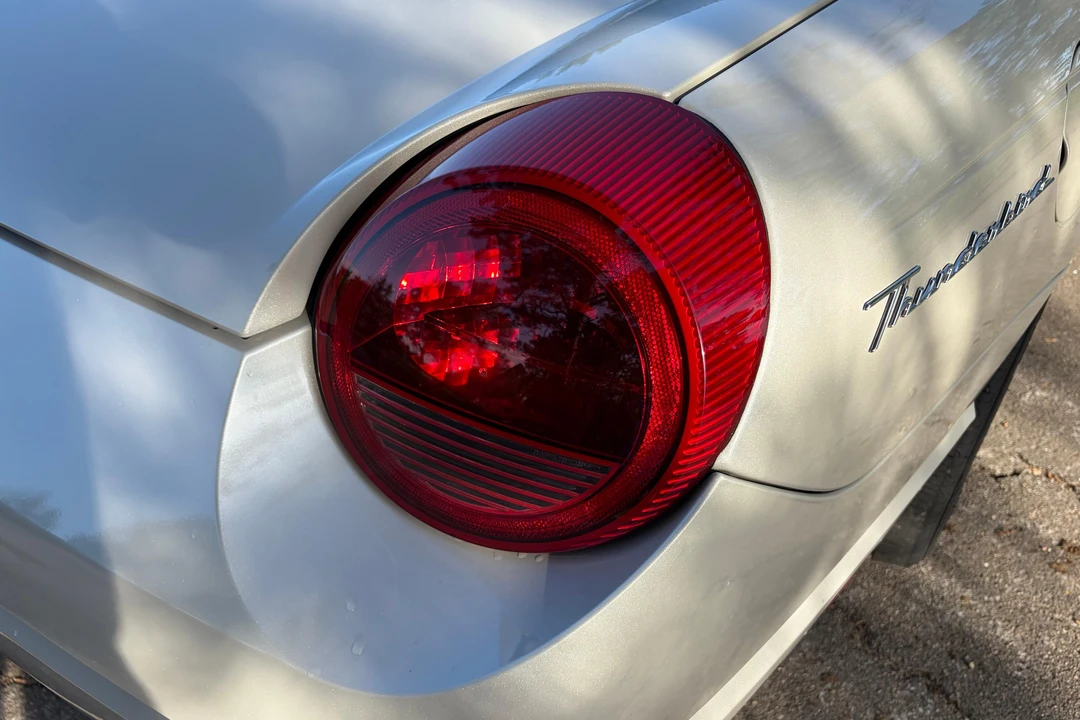 2005 Ford Thunderbird 11th Gen - Image 27 of 31