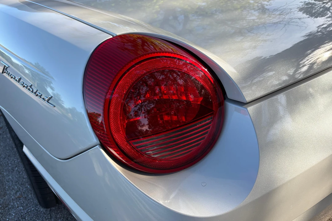2005 Ford Thunderbird 11th Gen - Image 24 of 31