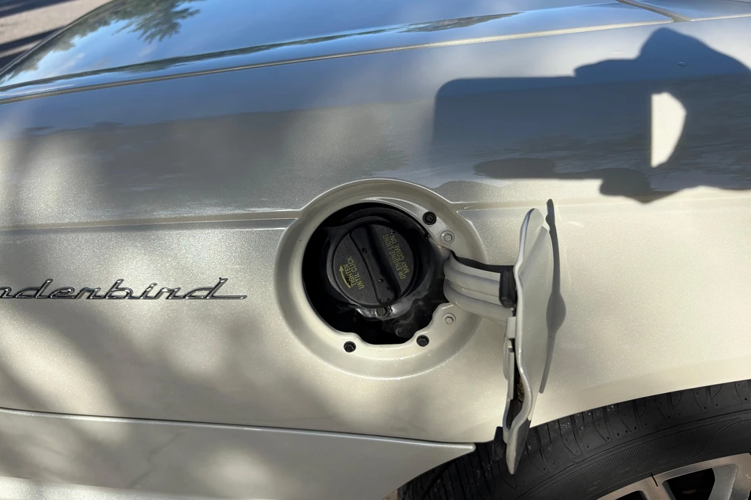 2005 Ford Thunderbird 11th Gen - Image 29 of 31