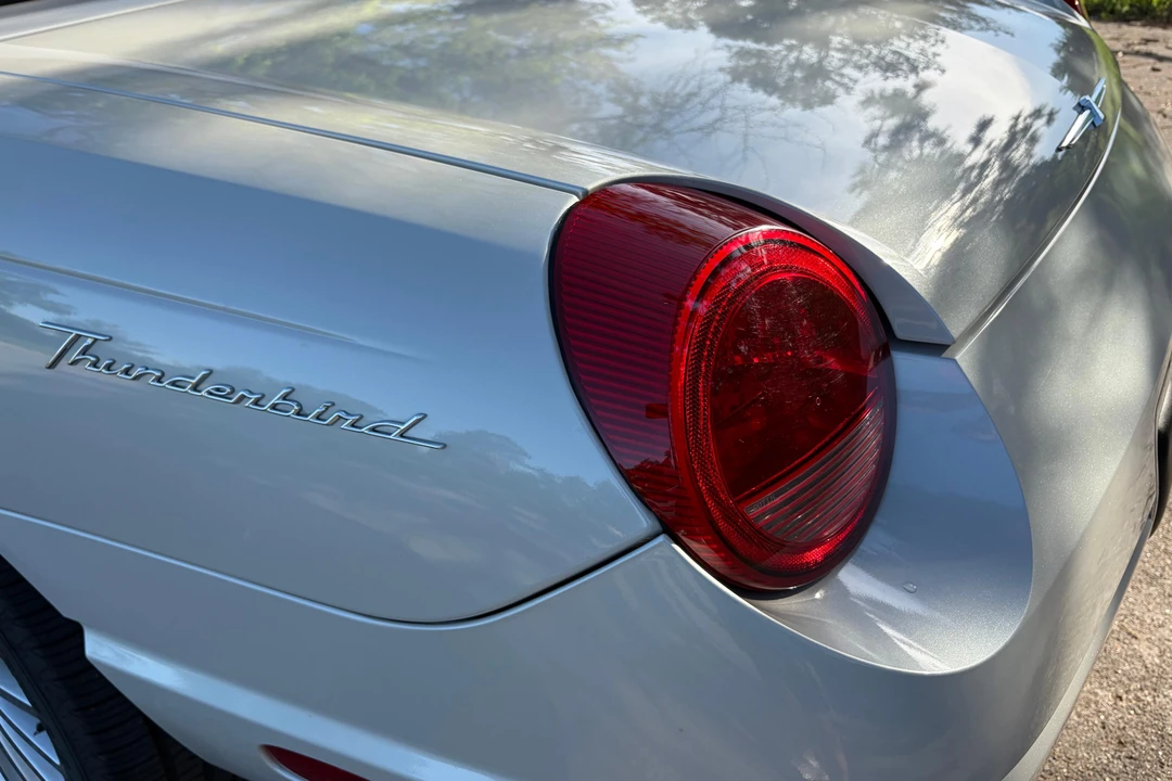2005 Ford Thunderbird 11th Gen - Image 23 of 31