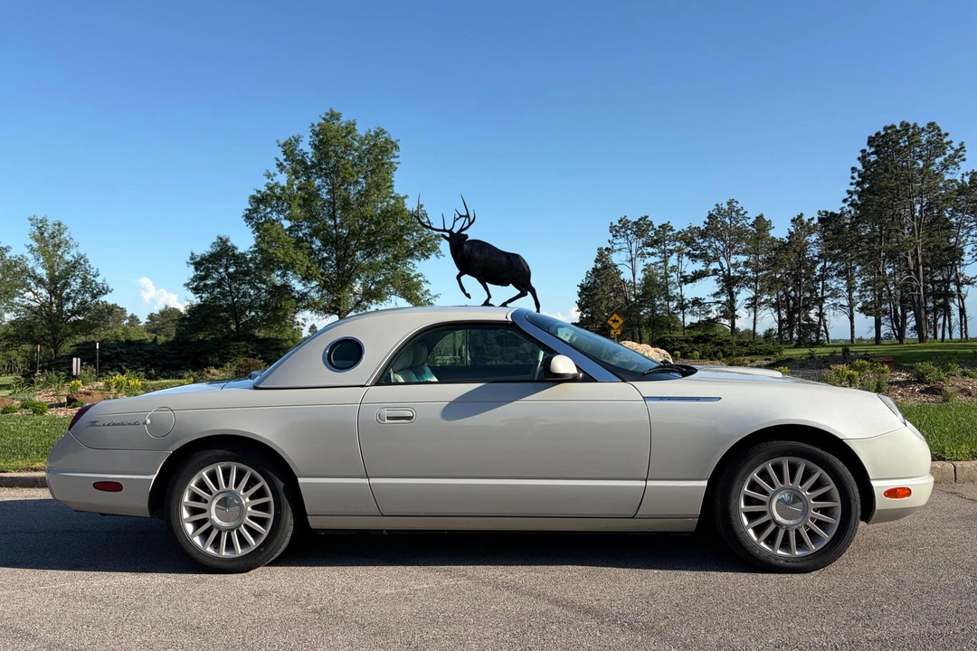 2005 Ford Thunderbird 11th Gen - Image 3 of 31