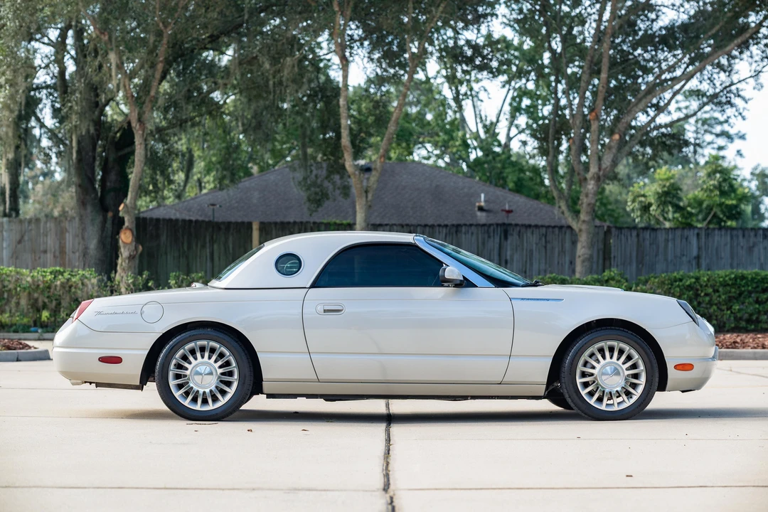 2005 Ford Thunderbird 11th Gen - Image 17 of 31