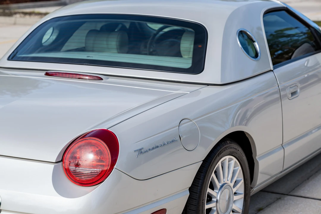 2005 Ford Thunderbird 11th Gen - Image 24 of 31