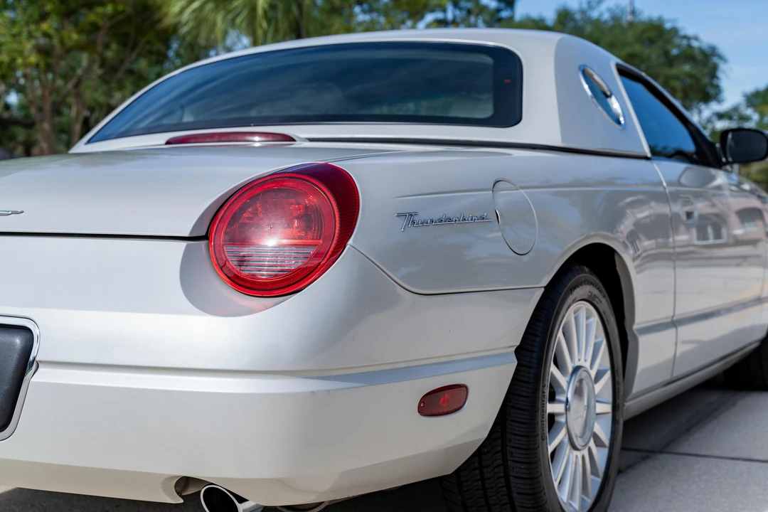2005 Ford Thunderbird 11th Gen - Image 23 of 31