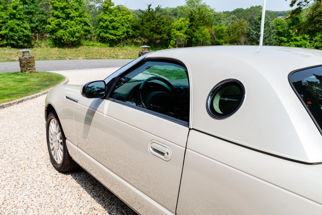 2005 Ford Thunderbird 11th Gen - Image 22 of 31