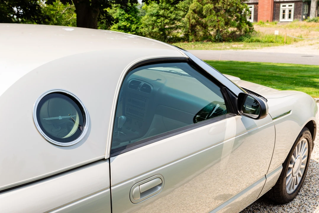 2005 Ford Thunderbird 11th Gen - Image 29 of 31