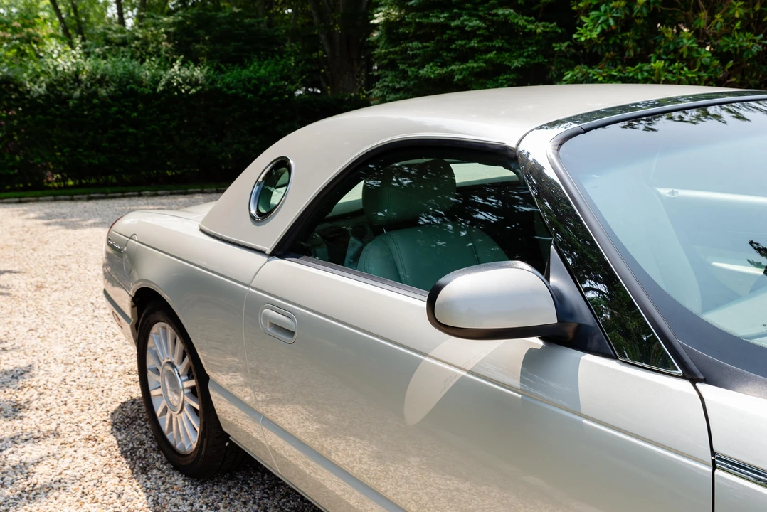 2005 Ford Thunderbird 11th Gen - Image 30 of 31