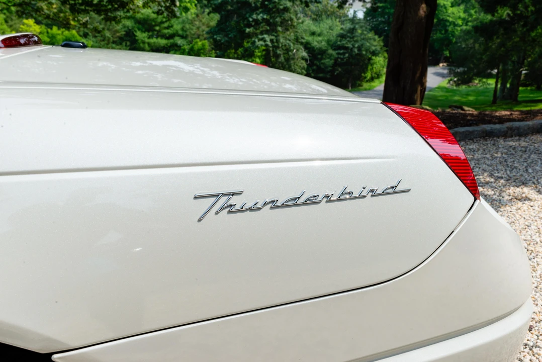 2005 Ford Thunderbird 11th Gen - Image 23 of 31