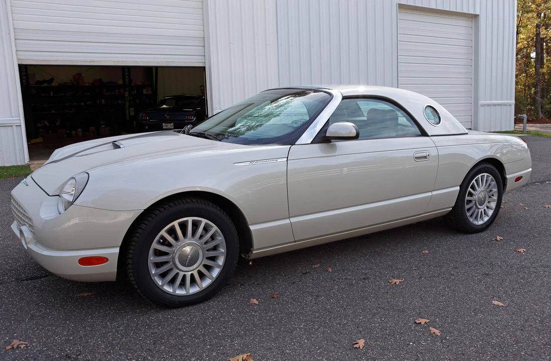 2005 Ford Thunderbird 11th Gen - Image 13 of 31